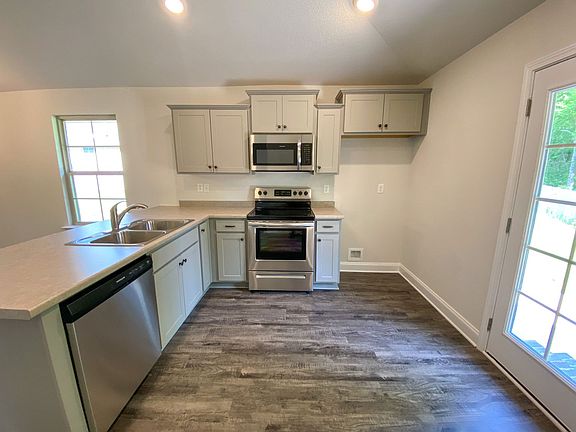 3rd image of 7889 Ferndale Dr