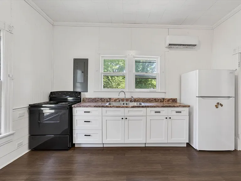 132 S McPherson St — Photo 19