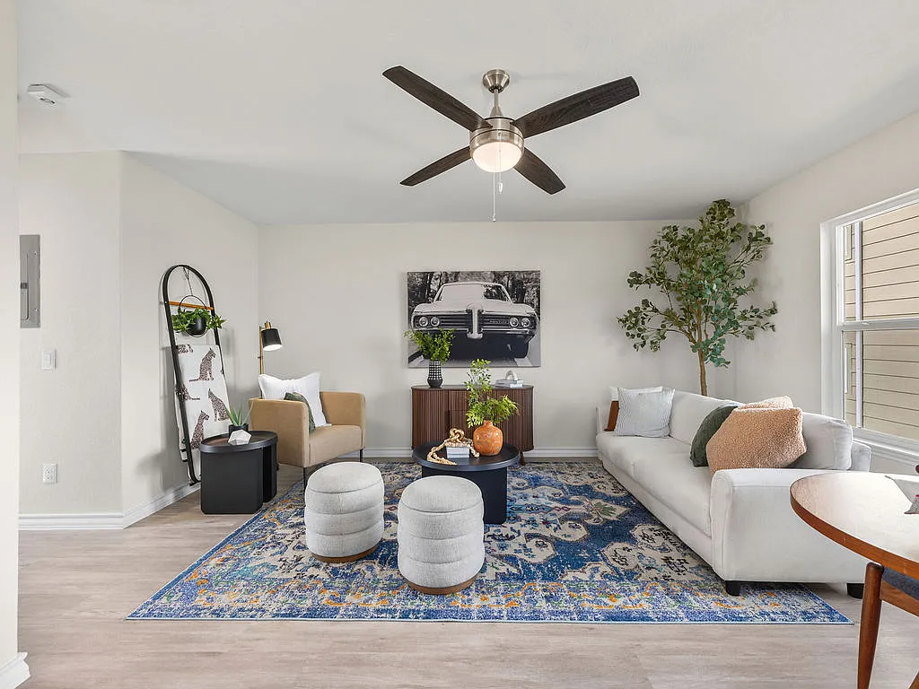 2 bed, 1012 sqft, $1,650 — Photo 1