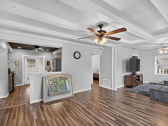 5th image of 512 SE 1st Street