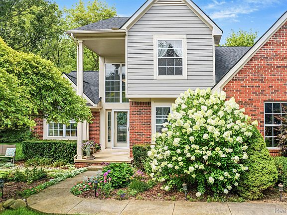 2nd image of 2375 Reidsview E