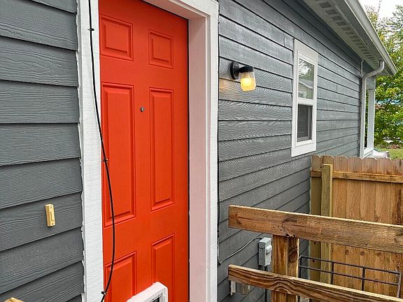 3rd image of 3239 Graceland Ave