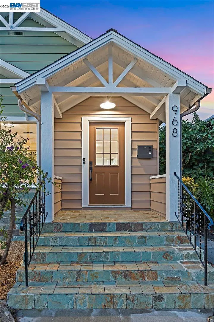 2 bed, 1.5 bath, 1032 sqft, $4,500 — Photo 1