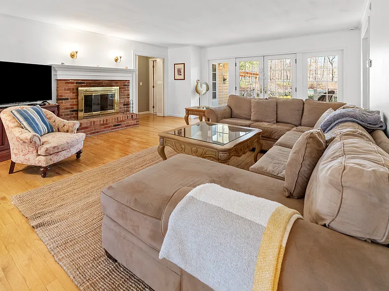 1559 Deerfield Rd — Photo 10