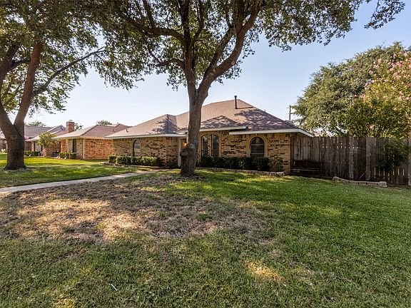 2nd image of 841 Broadmoor Dr