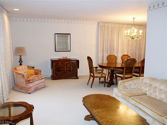 2nd image of 5957 Williamsburg Dr