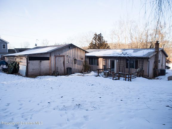 4th image of 22 Reid Ave
