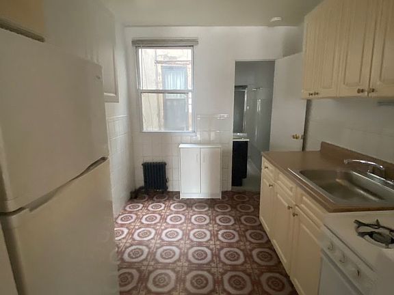 3rd image of 49 Essex St APT 15