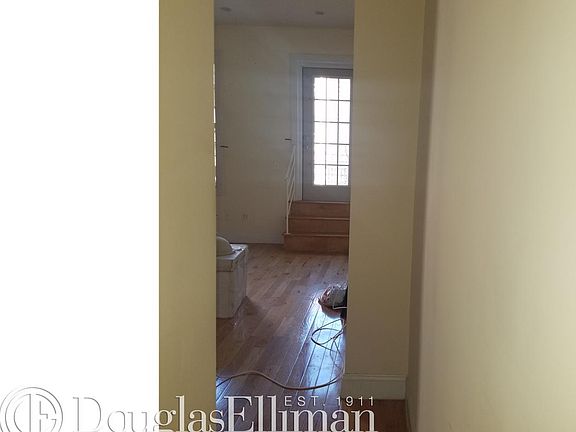 4th image of 494 Hudson St APT 2