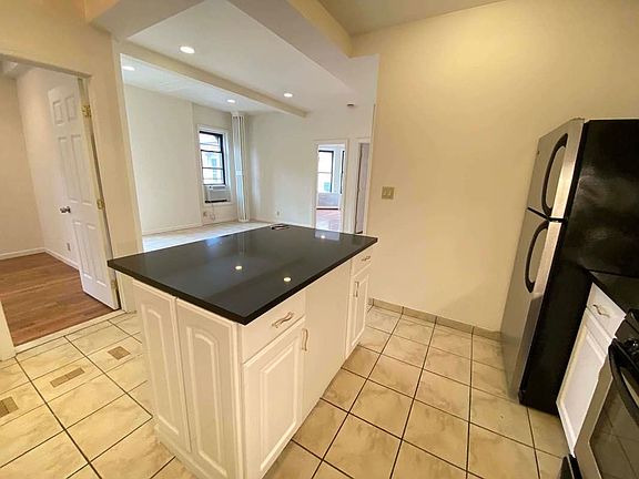 5th image of 200 W 96th St APT 2E
