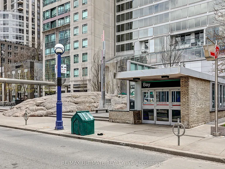 102 Bloor St W #605 — Photo 23