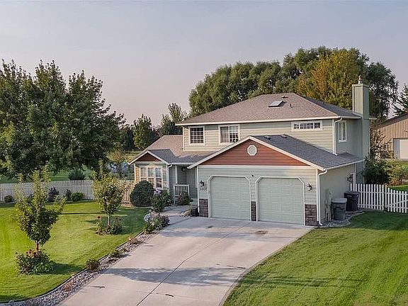 3rd image of 3302 Mount Saint Helens Ct