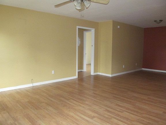 5th image of 214 Commanche Dr