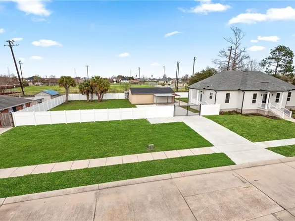 8521 Prince Dr, Chalmette, LA 70043