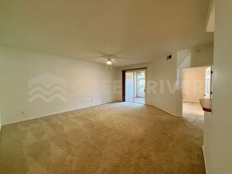 204 Augusta Cir — Photo 8