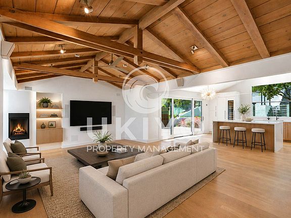 2nd image of 133 Hilltop Cres #1