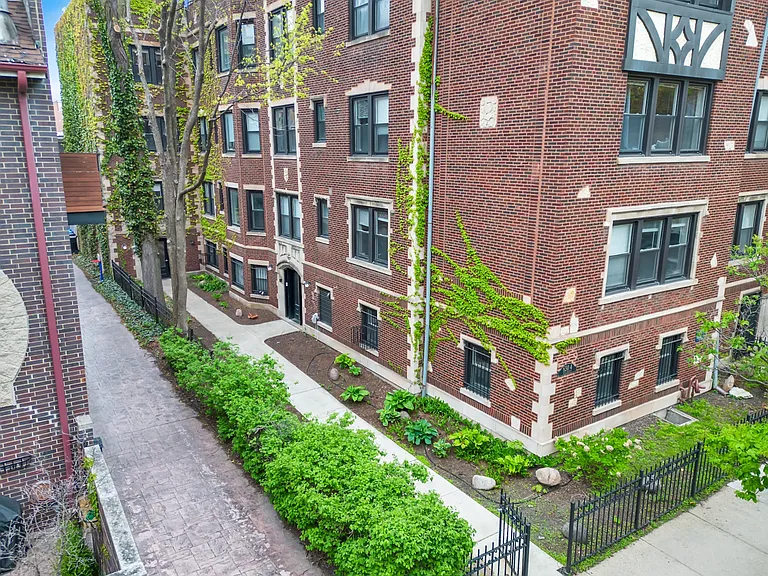 650 W Wellington Ave — Photo 6