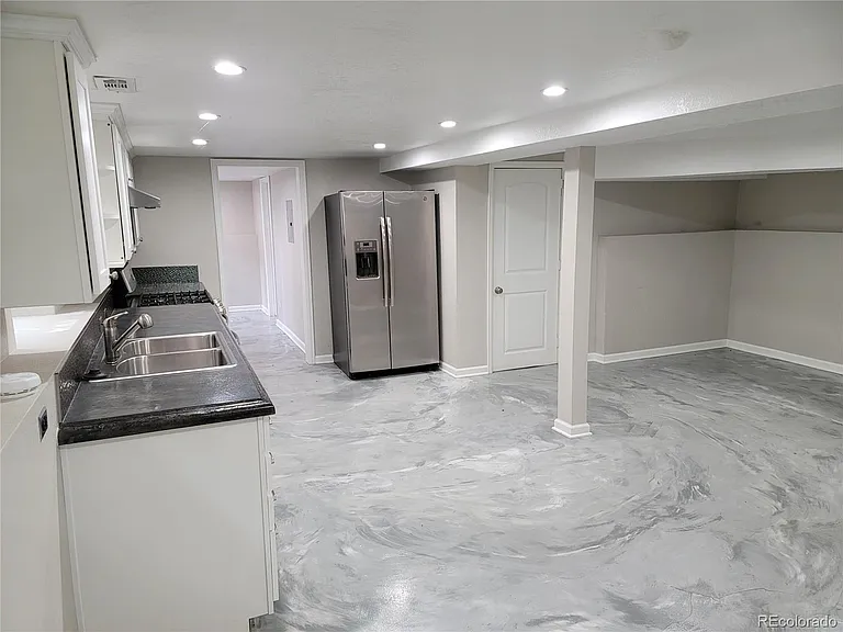 2834 Curtis St #3 — Photo 9