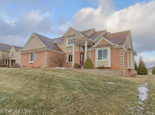 29924 Magnolia Dr, New Hudson, MI 48165