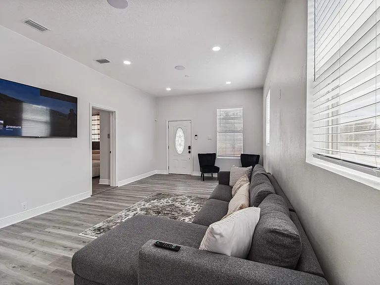 2506 W Main St — Photo 24
