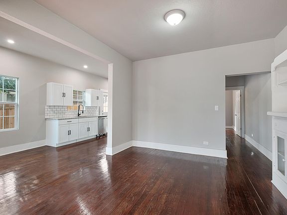 5th image of 906 W Summit Ave
