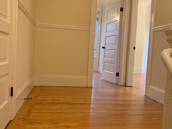 4th image of 105 Shotwell St
