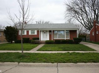 8831 Radner Dr, Sterling Heights, MI 48314