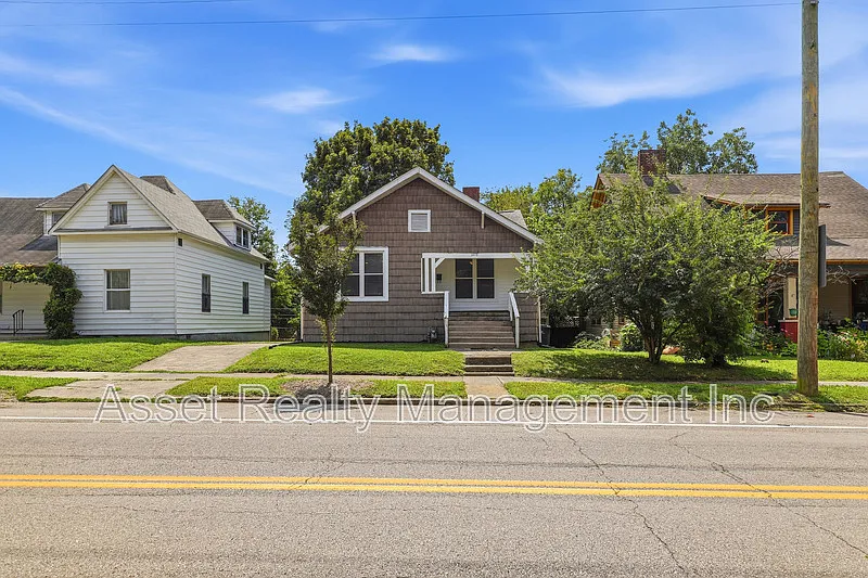 3 bed, 2.0 bath, 1150 sqft, $1,945 — Photo 3