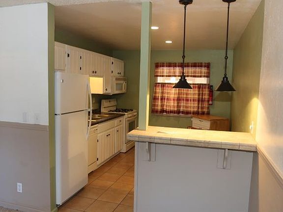 4th image of 108 W Big Bear Blvd APT 2