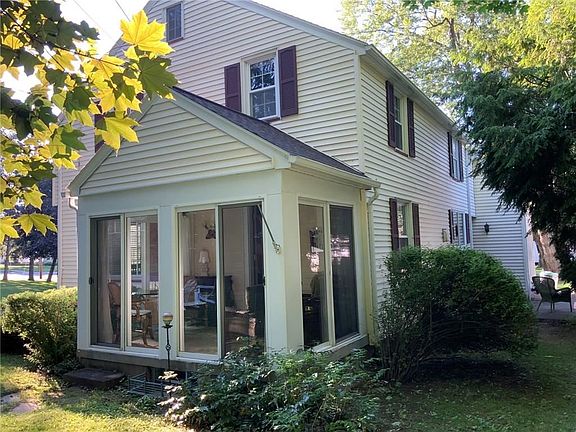 3rd image of 379 Pinecrest Dr