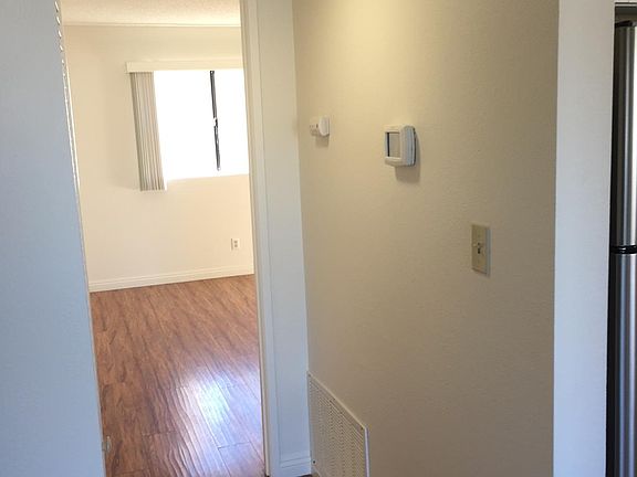 4th image of 451 W Wilson Ave APT 2