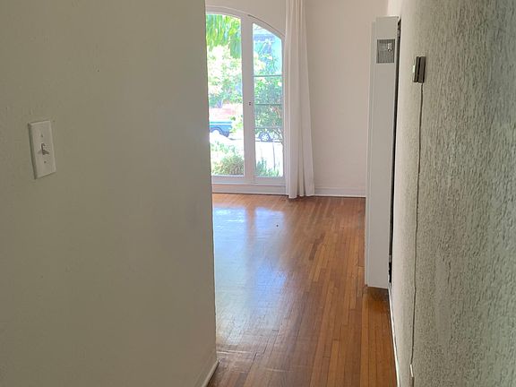 4th image of 2432 Broadway