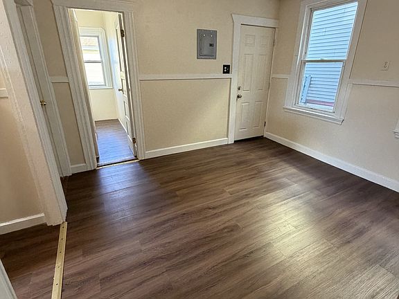 2nd image of 316 Coffin Ave #8
