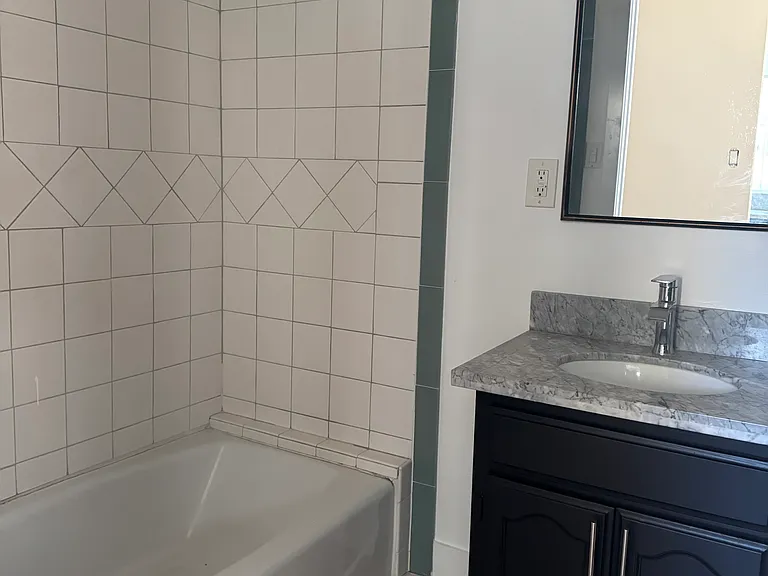 1147 Gordon St — Photo 13