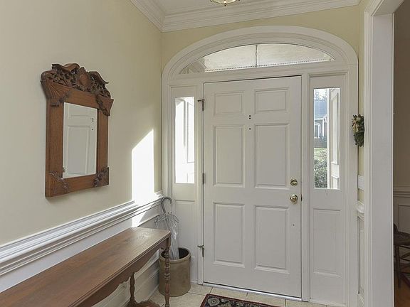 3rd image of 829 Shelter Cove Ct