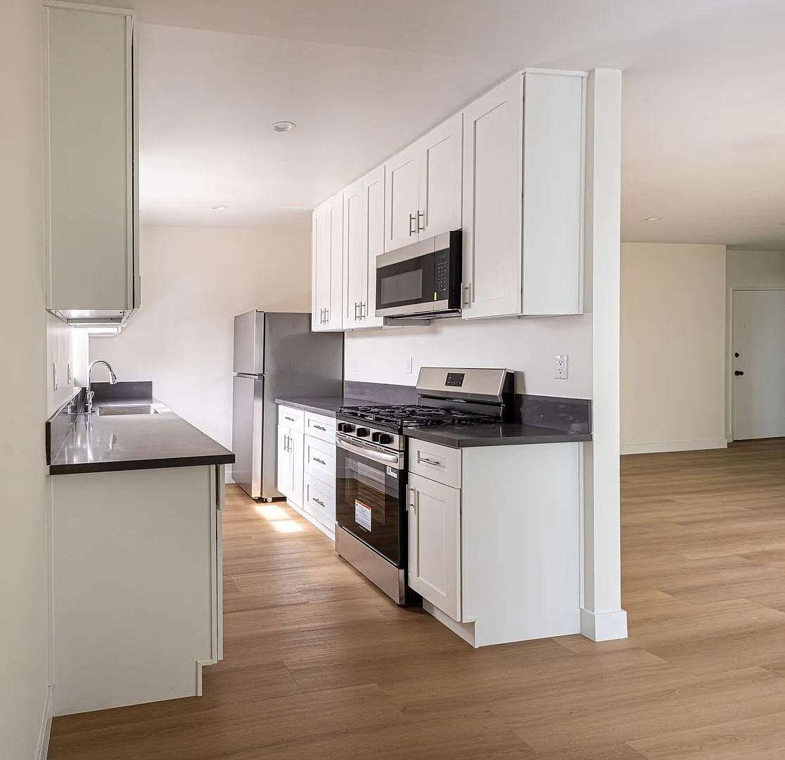 18th St 1015 — Photo 2