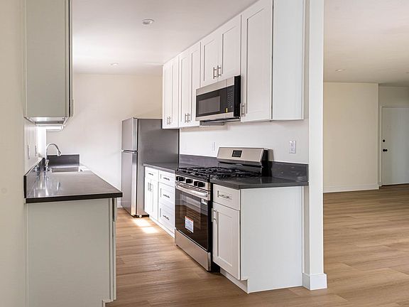 2nd image of 1015 18th St APT 6