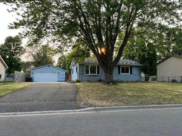 4945 Campanaro Ln, White Bear Lake, MN 55110