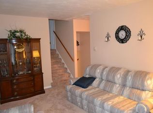 7987 Woodbury Dr, Louisville, KY