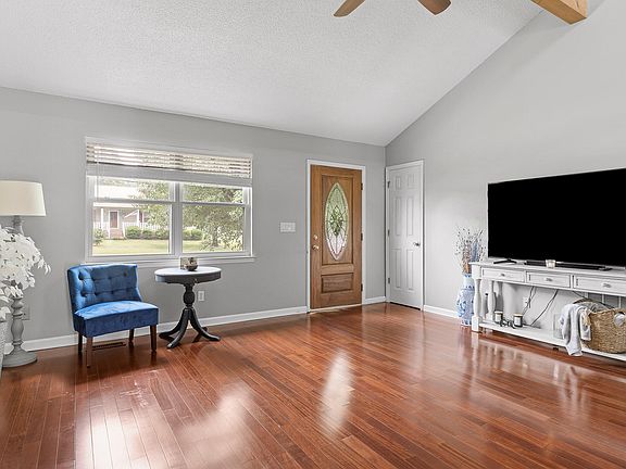 4th image of 252 Overbrook Dr