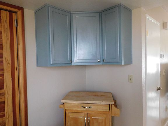 5th image of 112 S Lilac St