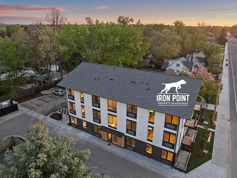 2219 W Kootenai St — Photo 2