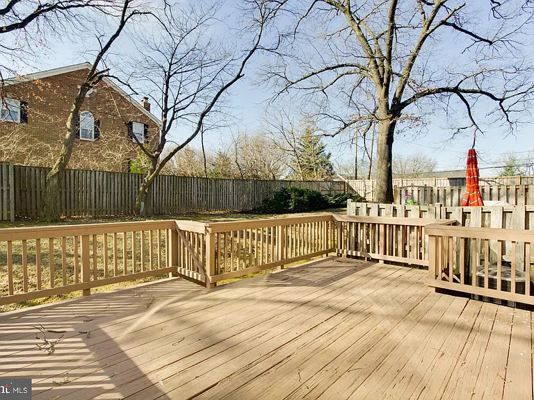 8035 Tyson Oaks Cir — Photo 16