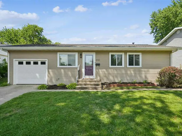 5240 Harbet Ave NW, Cedar Rapids, IA 52405