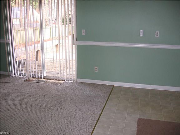 5th image of 220 Edgewood Dr