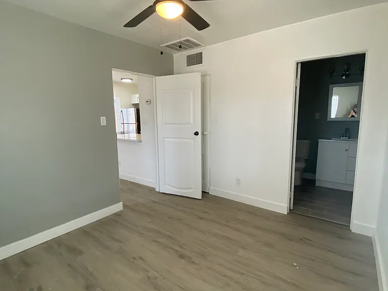 4608 N 11th Pl #0 — Photo 13