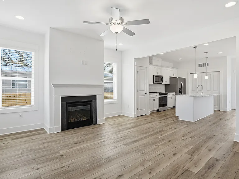 315 W Williams St — Photo 2
