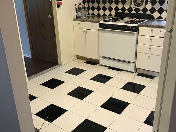 5th image of 15706 Sanford Ave #2