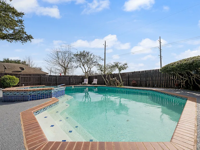 1040 Eagle Dr — Photo 24