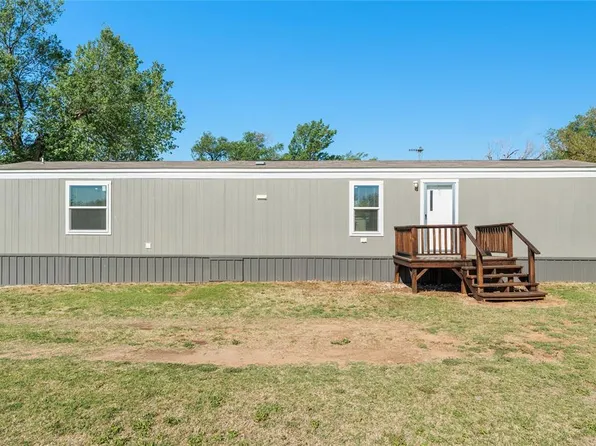 716 W 2nd St, Watonga, OK 73772